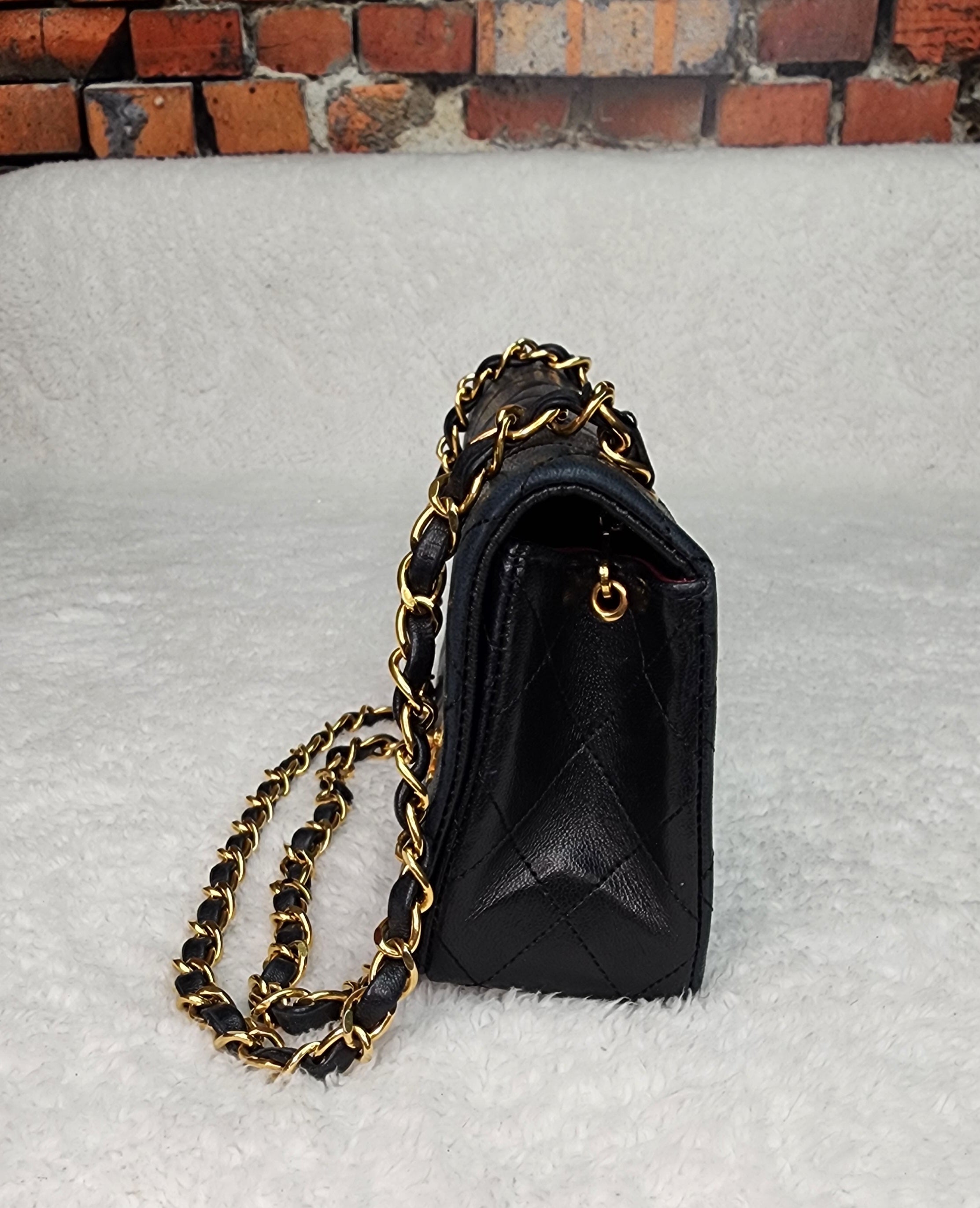 Pre Loved Chanel Lambskin Quilted Small Single Flap Bag Black